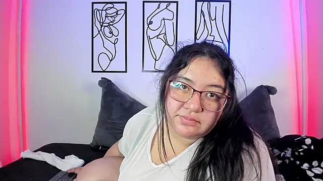 Snapshot of RubyPirsso18 chatting on March 16, 2025, 1:17 am RubyPirsso18 online show from March 16, 2025, 1:17 am