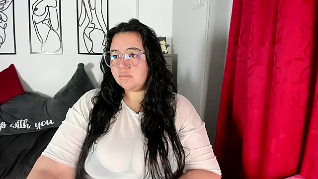 Snapshot of RubyPirsso18 chatting on May 12, 2026, 8:37 pm RubyPirsso18 online show from May 12, 2026, 8:37 pm