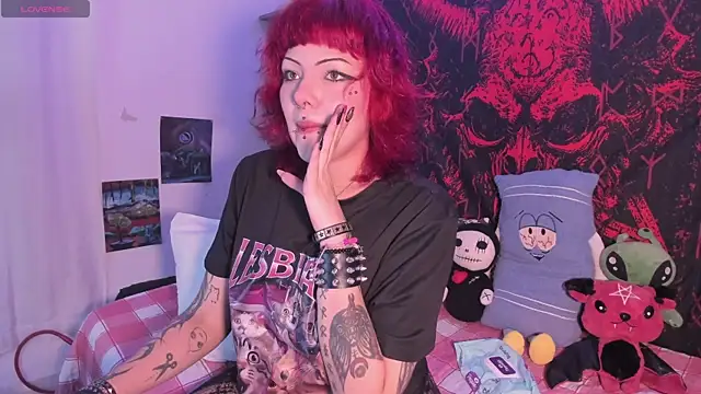 Snapshot of Sarah-Stoner chatting on April 25, 2026, 1:41 am Sarah-Stoner online show from April 25, 2026, 1:41 am