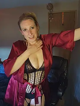 lilyhornyhousewife online show from June 7, 2026, 12:16 am