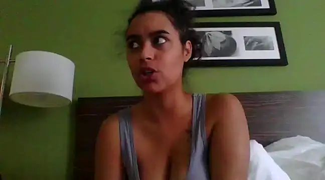 Snapshot of cinnaminnie chatting on January 11, 2025, 6:01 pm cinnaminnie online show from January 11, 2025, 6:01 pm