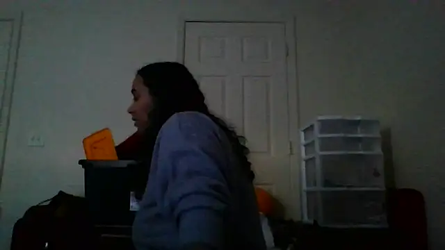 Snapshot of cinnaminnie chatting on January 17, 2025, 9:39 pm cinnaminnie online show from January 17, 2025, 9:39 pm