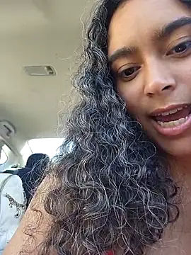 Snapshot of cinnaminnie chatting on March 7, 2025, 5:38 pm cinnaminnie online show from March 7, 2025, 5:38 pm