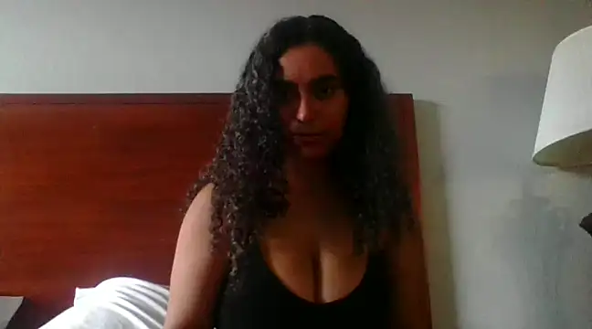 Snapshot of cinnaminnie chatting on December 15, 2024, 4:15 pm cinnaminnie online show from December 15, 2024, 4:15 pm