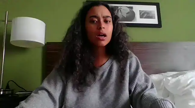 Snapshot of cinnaminnie chatting on January 6, 2025, 4:02 pm cinnaminnie online show from January 6, 2025, 4:02 pm