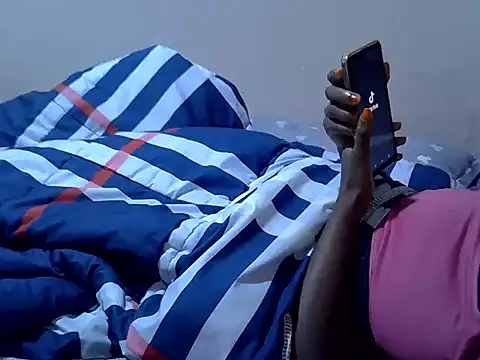 Snapshot of Just_Karu chatting on December 3, 2025, 12:01 am Just Karu online show from December 3, 2025, 12:01 am