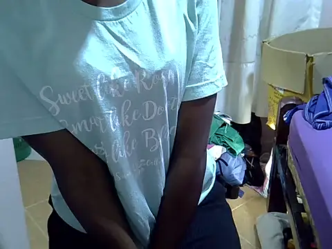 Snapshot of Just_Karu chatting on December 3, 2025, 12:15 pm Just Karu online show from December 3, 2025, 12:15 pm