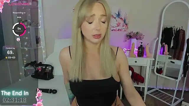 Snapshot of MissLisaX chatting on September 29, 2025, 11:05 am MissLisaX online show from September 29, 2025, 11:05 am