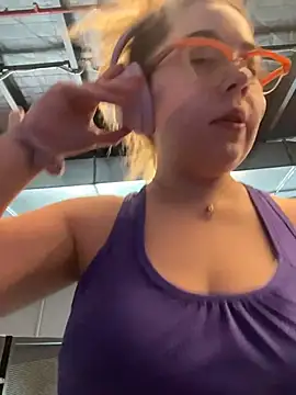 brooklynivy online show from October 29, 2025, 3:38 am