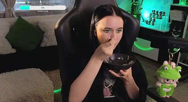 KiraLiLime online show from October 5, 2025, 11:12 am