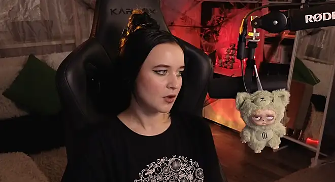 KiraLiLime online show from November 2, 2025, 6:02 pm