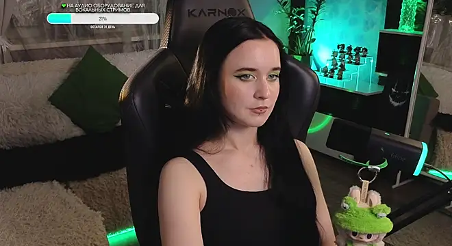 KiraLiLime online show from September 28, 2025, 6:04 pm