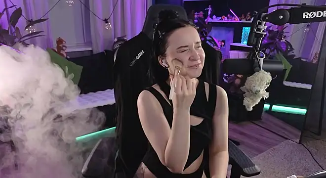 KiraLiLime online show from March 21, 2026, 6:45 pm