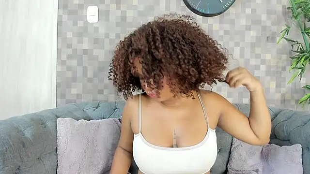 nataly velez online show from November 3, 2025, 7:17 pm