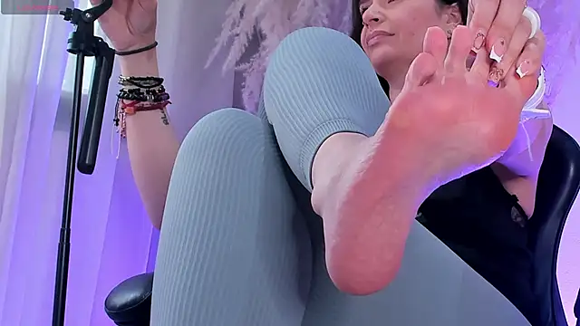 BridgetRodriguez online show from November 14, 2025, 1:37 pm