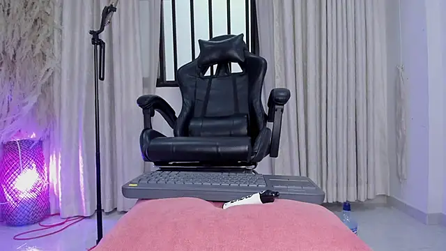 BridgetRodriguez online show from September 18, 2025, 12:41 pm