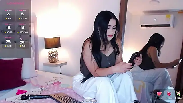 sarascottt online show from September 10, 2025, 3:22 pm