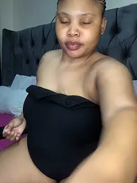 Snapshot of Anaelle24 chatting on June 6, 2026, 5:56 am Anaelle24 online show from June 6, 2026, 5:56 am