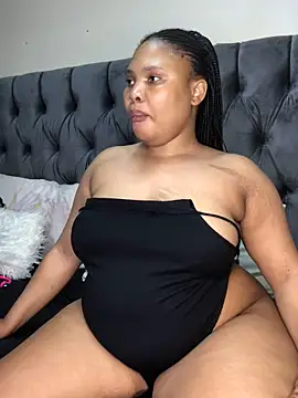 Snapshot of Anaelle24 chatting on May 29, 2026, 3:23 am Anaelle24 online show from May 29, 2026, 3:23 am