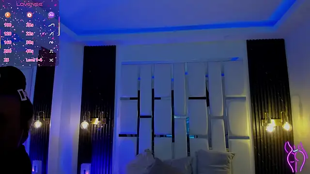 mia schwarz online show from October 19, 2025, 2:53 pm