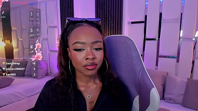 mia schwarz online show from November 8, 2025, 3:26 pm