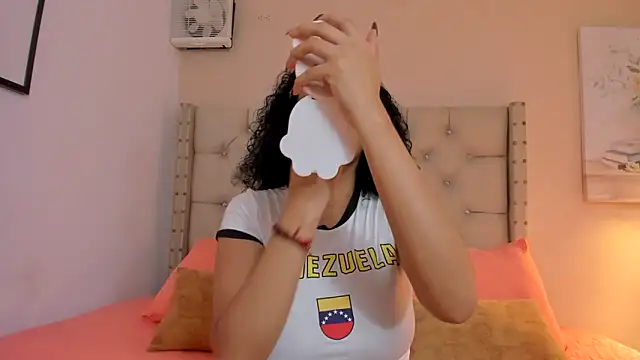 Snapshot of vanesasexyhot21 chatting on June 2, 2026, 1:05 am vanesasexyhot21 online show from June 2, 2026, 1:05 am