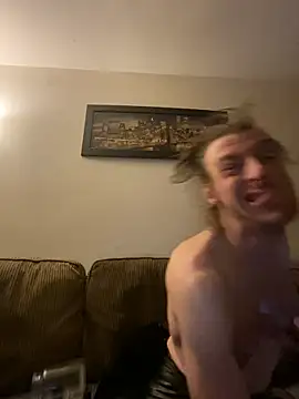 kikiwonderbar online show from February 22, 2026, 1:13 pm