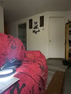 kikiwonderbar online show from February 5, 2026, 2:07 am