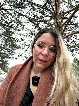 EmyLana online show from March 7, 2026, 7:37 am