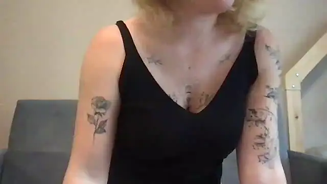 Snapshot of DirtyAlexIs chatting on October 21, 2025, 8:25 am DirtyAlexIs online show from October 21, 2025, 8:25 am