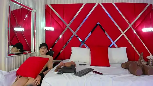Snapshot of SusanCouper chatting on May 11, 2026, 10:40 pm SusanCouper online show from May 11, 2026, 10:40 pm