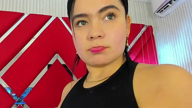 SusanCouper online show from April 6, 2026, 10:22 pm