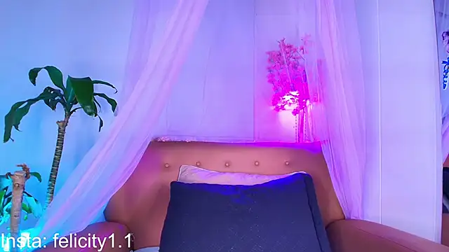 Snapshot of _Felicity_1 chatting on July 2, 2026, 12:33 pm Felicity 1 online show from July 2, 2026, 12:33 pm