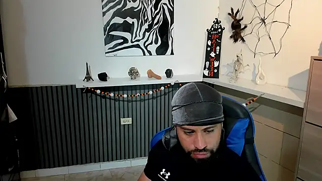 Snapshot of Daemon21 chatting on October 22, 2025, 12:43 am Daemon21 online show from October 22, 2025, 12:43 am