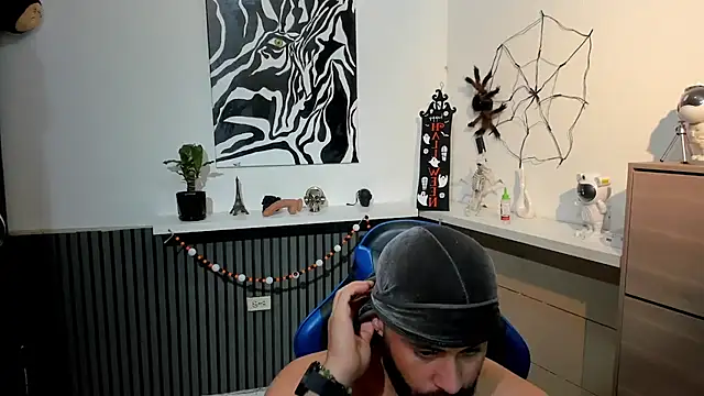 Snapshot of Daemon21 chatting on November 10, 2025, 10:37 pm Daemon21 online show from November 10, 2025, 10:37 pm