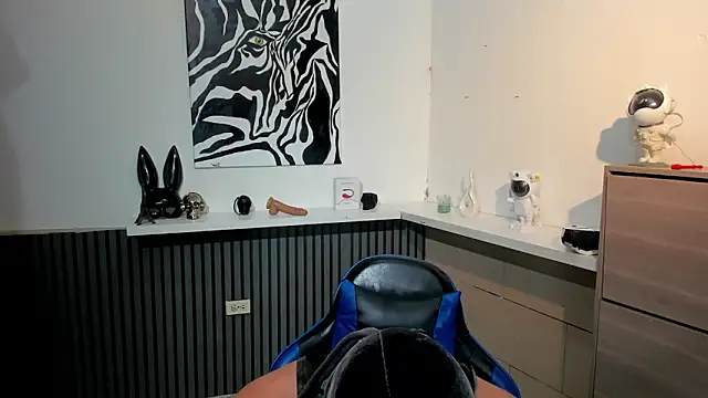 Snapshot of Daemon21 chatting on December 17, 2025, 8:25 pm Daemon21 online show from December 17, 2025, 8:25 pm