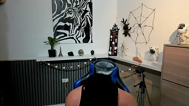 Snapshot of Daemon21 chatting on October 29, 2025, 7:02 pm Daemon21 online show from October 29, 2025, 7:02 pm