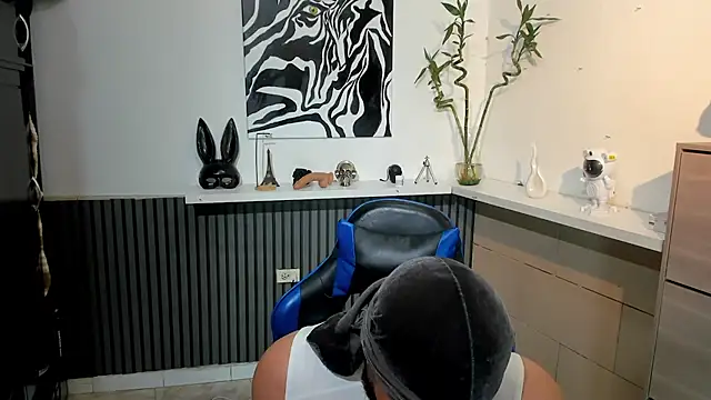 Snapshot of Daemon21 chatting on November 11, 2025, 11:53 pm Daemon21 online show from November 11, 2025, 11:53 pm