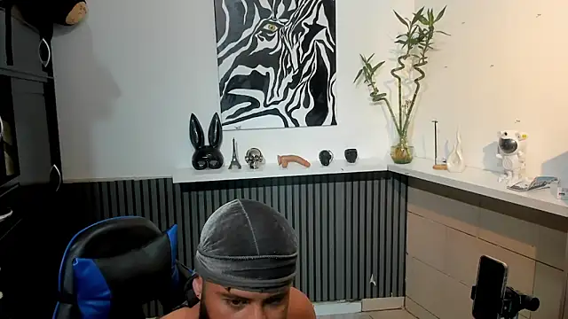 Snapshot of Daemon21 chatting on November 19, 2025, 10:10 pm Daemon21 online show from November 19, 2025, 10:10 pm