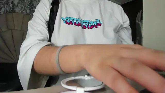 Snapshot of larissa01_ chatting on March 14, 2025, 2:31 am larissa01 online show from March 14, 2025, 2:31 am