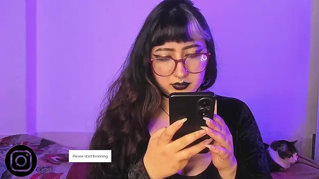 larissa01  online show from January 9, 2026, 7:21 pm