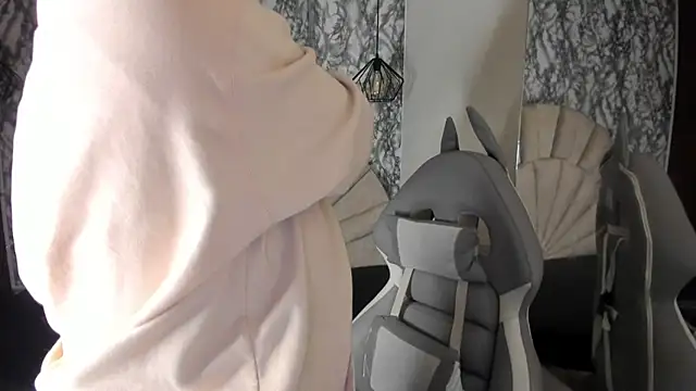 Snapshot of larissa01_ chatting on March 17, 2025, 11:00 am larissa01 online show from March 17, 2025, 11:00 am