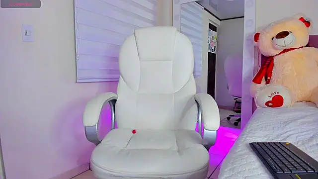 Snapshot of isaa_19 chatting on November 27, 2025, 9:43 am isaa 19 online show from November 27, 2025, 9:43 am