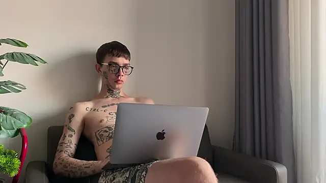 Snapshot of anahori__simon chatting on April 12, 2026, 11:19 pm anahori simon online show from April 12, 2026, 11:19 pm