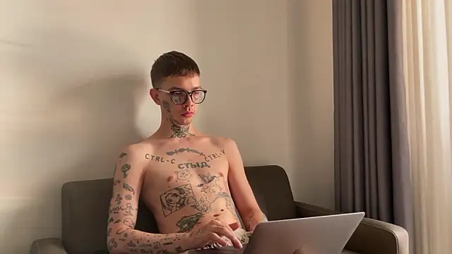 Snapshot of anahori__simon chatting on March 12, 2026, 1:33 am anahori simon online show from March 12, 2026, 1:33 am