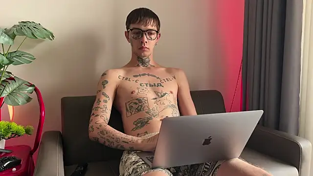 Snapshot of anahori__simon chatting on May 13, 2026, 1:34 am anahori simon online show from May 13, 2026, 1:34 am