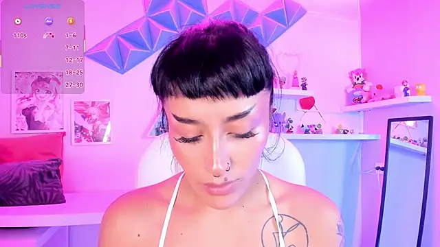 Snapshot of Valkiria_ponce chatting on April 17, 2026, 5:32 am Valkiria ponce online show from April 17, 2026, 5:32 am