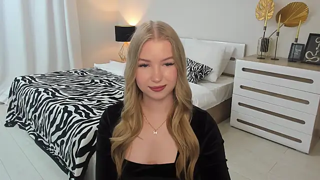 Snapshot of shy__lady chatting on June 14, 2026, 2:29 pm shy lady online show from June 14, 2026, 2:29 pm