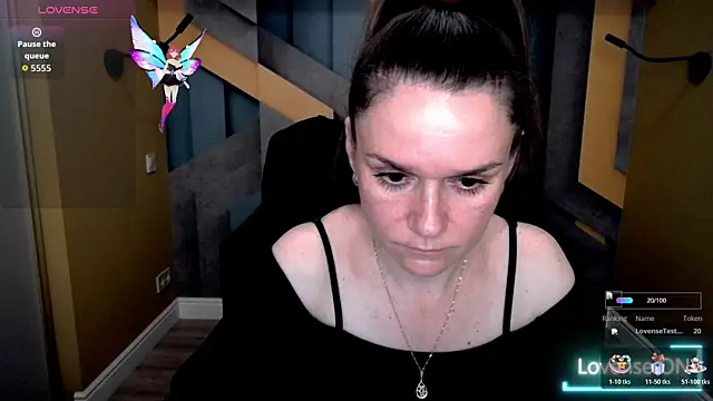 AriaGray online show from November 27, 2025, 1:55 pm