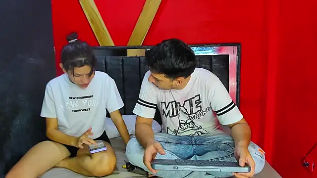 Snapshot of FerneyManti chatting on December 4, 2025, 1:43 pm FerneyManti online show from December 4, 2025, 1:43 pm